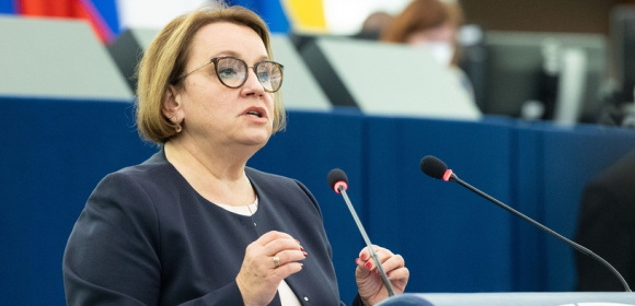 Anna Zalewska: Szkoda, że polityka po raz kolejny jest w sposób cyniczny wykorzystywana i bierze górę nad interesami Polski