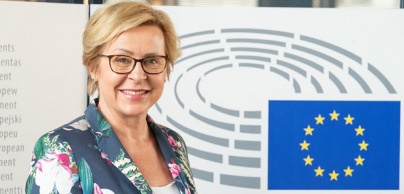 Parlament Europejski przyjmuje raport Jadwigi Wiśniewskiej nt. Interpolu