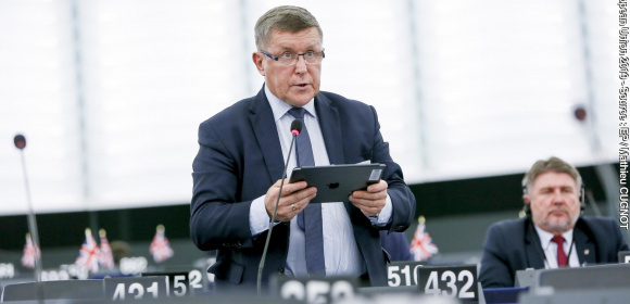Zbigniew Kuźmiuk: Zasada redukcji pestycydów o 50% nie do przyjęcia