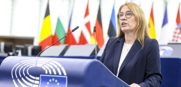 Beata Mazurek pyta o nietransparentne działania Komisji Europejskiej dotyczące negocjacji z firmą Pfizer