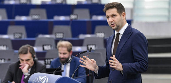 Patryk Jaki: Pakt migracyjny po zmianach Parlamentu Europejskiego przestaje spełniać swoje zadanie