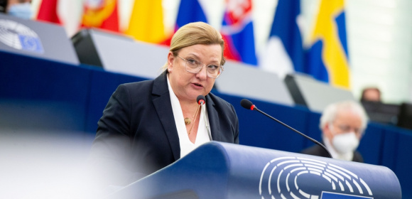 Beata Kempa: „Raport dotyczący łamania praw podstawowych w UE nie uwzględnia ataków na chrześcijan”